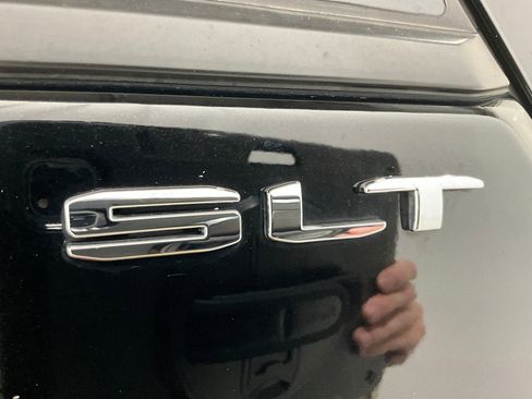 Used 2024 GMC Terrain SLT image 29