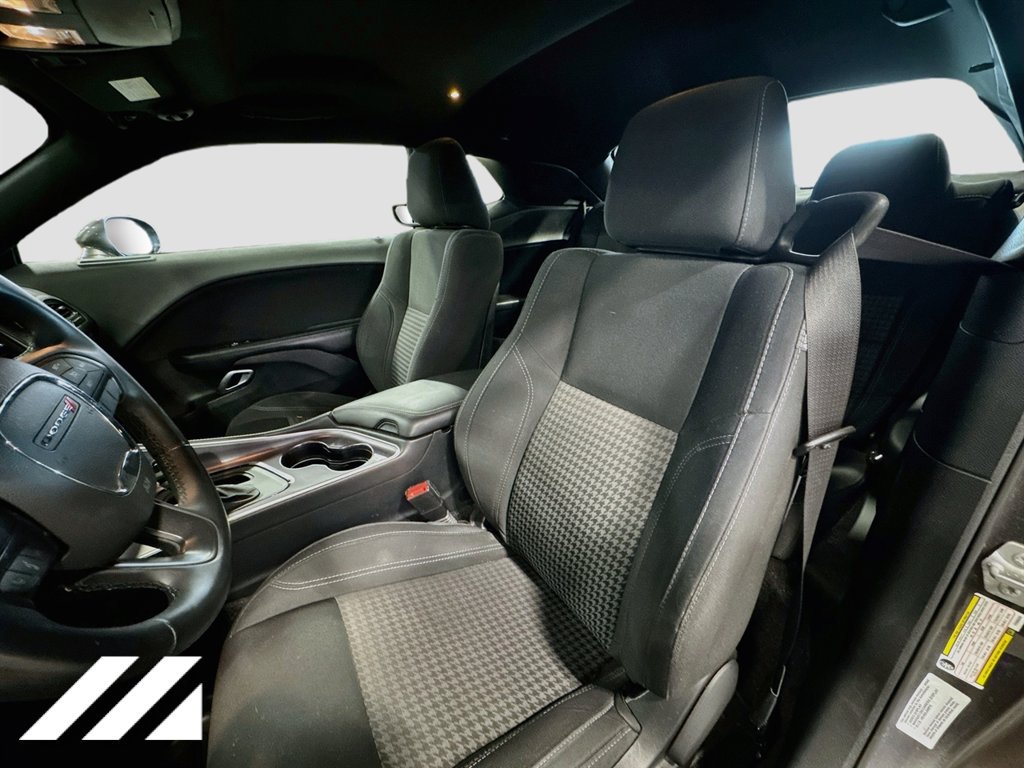 Used 2015 Dodge Challenger SXT RWD image 20