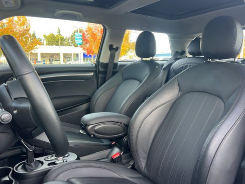 Used 2024 MINI Cooper SE w/ Signature Upholstery Package image 23