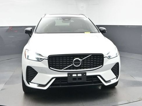 Used 2024 Volvo XC60 B5 Ultimate w/ Protection Package Premier AWD/4WD image 2
