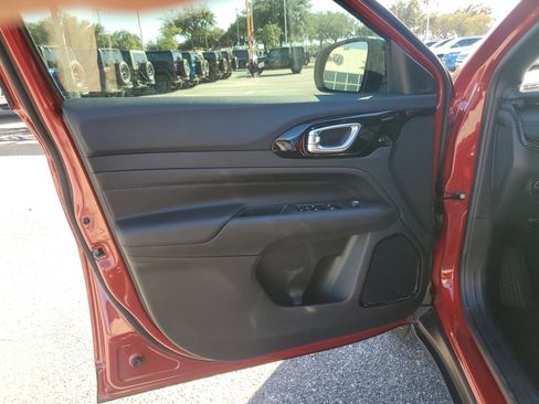 New 2026 Jeep Compass Latitude image 10