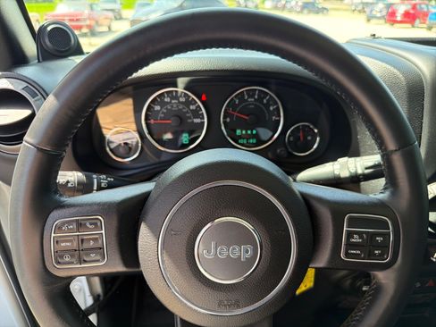 Used 2014 Jeep Wrangler Sport AWD/4WD image 13