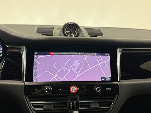 Certified 2025 Porsche Macan image 19