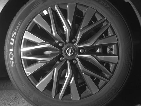 Used 2025 Nissan Altima 2.5 SV FWD image 16