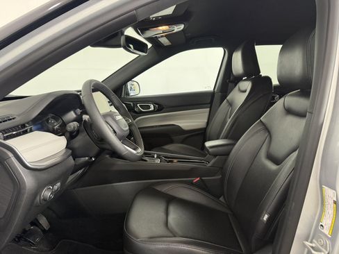 Used 2025 Jeep Compass Limited AWD/4WD image 14