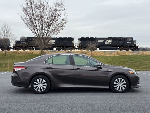 Used 2019 Toyota Camry LE image 8
