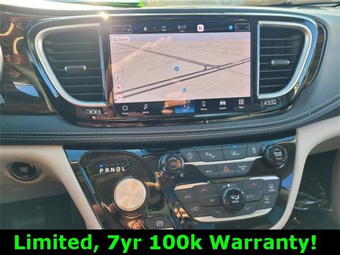 Used 2023 Chrysler Pacifica Limited image 24