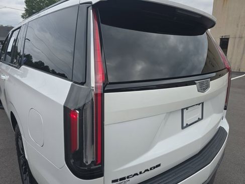 Certified 2023 Cadillac Escalade ESV Sport Platinum image 36