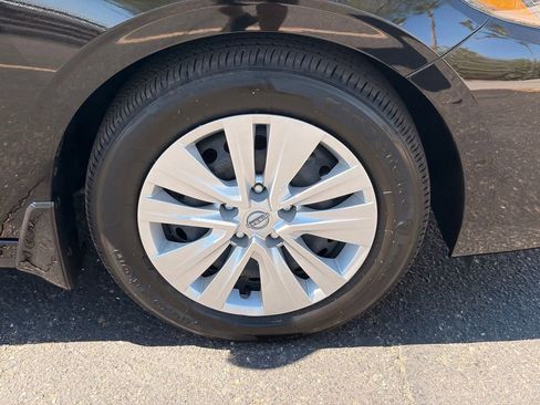 Used 2025 Nissan Sentra S FWD image 9