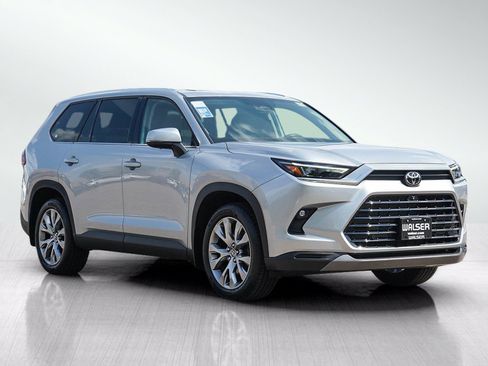 Used 2024 Toyota Grand Highlander AWD image 7