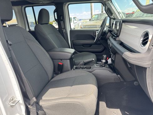 Used 2025 Jeep Wrangler Sahara w/ Safety Group image 36