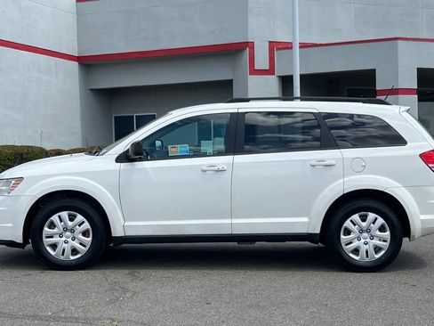 Used 2018 Dodge Journey SE w/ Connectivity Group FWD image 9