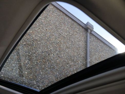 Used 2018 Toyota RAV4 Limited AWD/4WD image 25