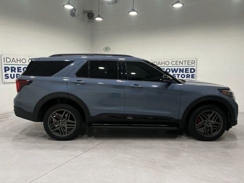 Used 2025 Ford Explorer ST w/ Sun And Sound Package AWD/4WD image 9