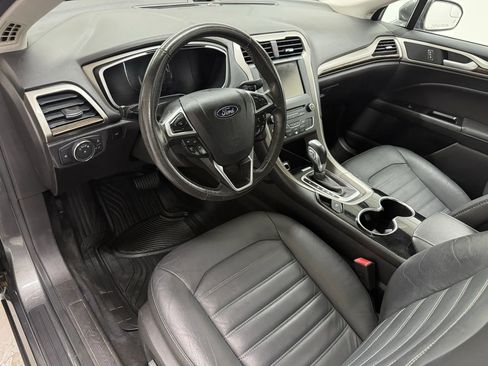 Used 2016 Ford Fusion SE w/ Equipment Group 202A image 2