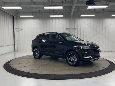 Used 2023 Buick Encore GX Select w/ Safety Package II AWD/4WD image 2