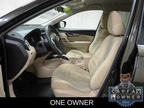 Used 2016 Nissan Rogue SV image 2