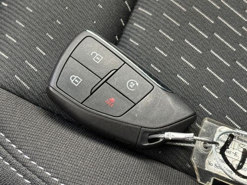Used 2025 Chevrolet Equinox LT FWD image 24