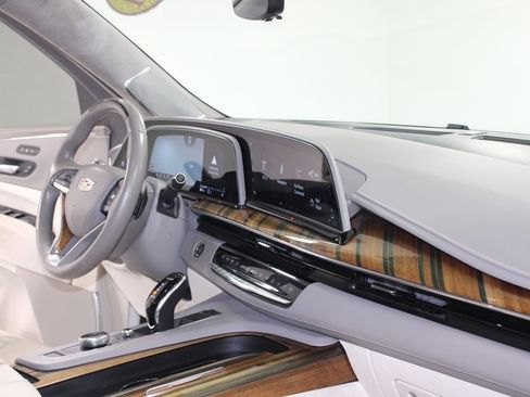 Used 2021 Cadillac Escalade Premium Luxury Platinum w/ Heavy-Duty Trailer Package image 33