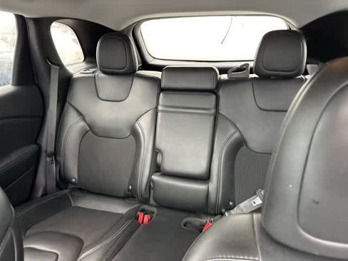 Used 2019 Jeep Cherokee Latitude Plus image 5