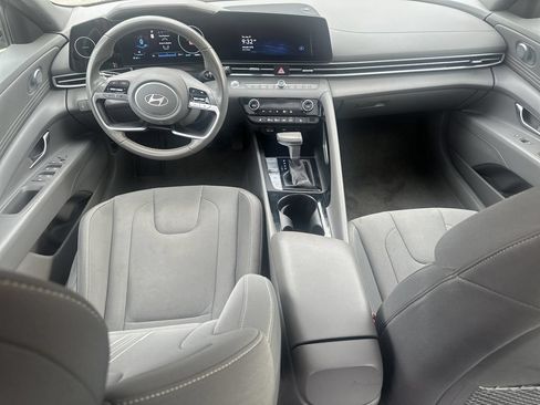 Used 2025 Hyundai Elantra SEL FWD image 22