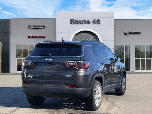 Used 2022 Jeep Compass Latitude image 5