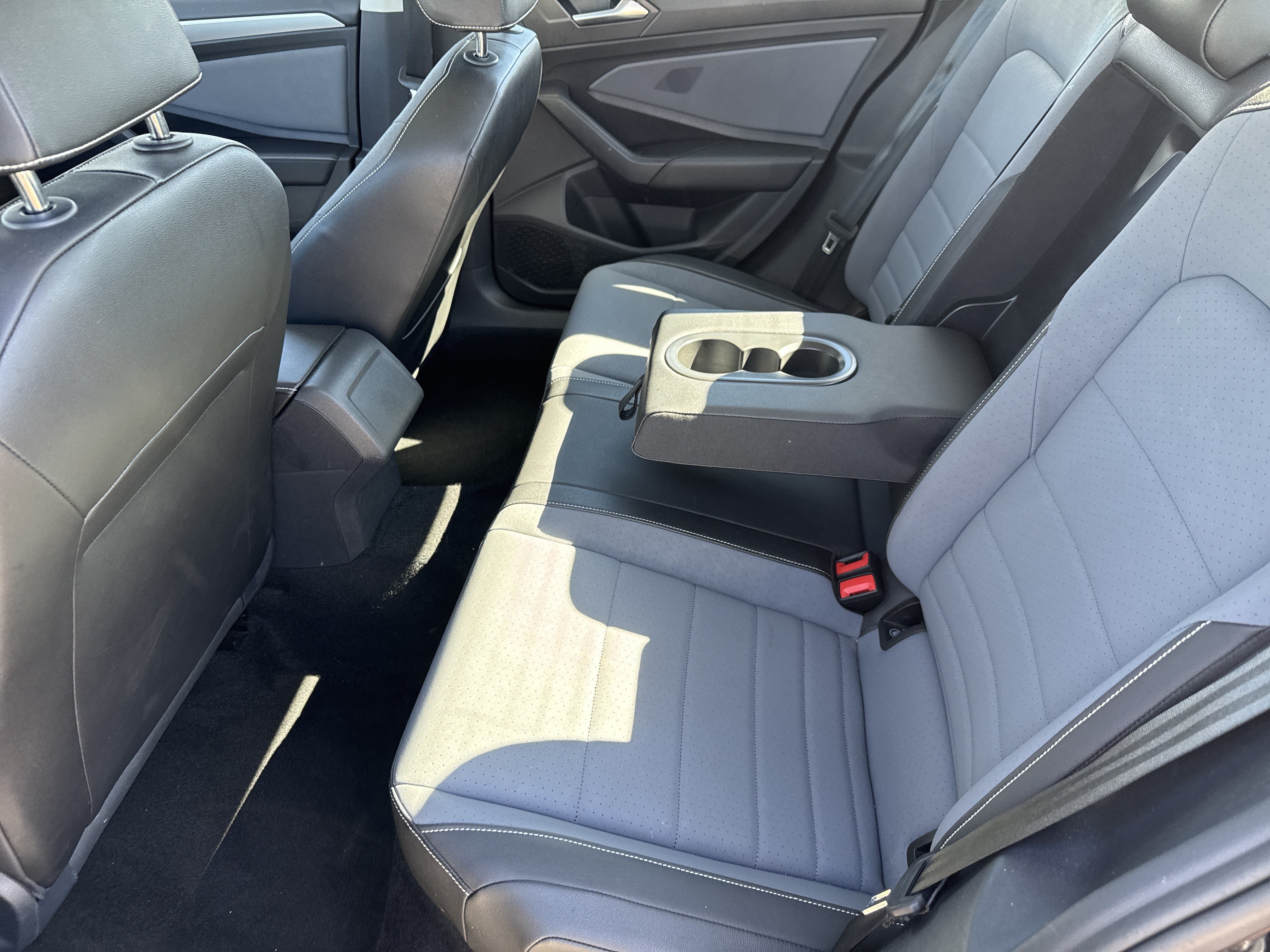 Used 2025 Volkswagen Jetta SE FWD image 6