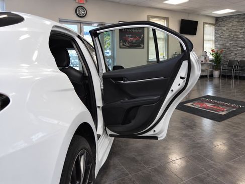 Used 2021 Toyota Camry SE FWD image 17