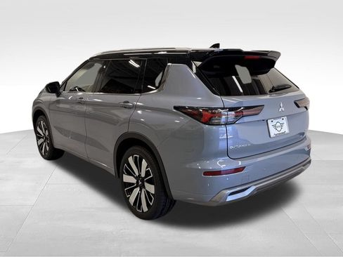 Used 2025 Mitsubishi Outlander SEL AWD/4WD image 3