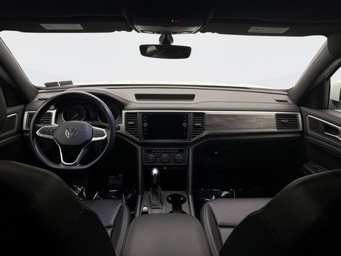 Used 2020 Volkswagen Atlas Cross Sport SE w/ Towing Package image 14