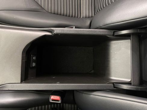 Used 2024 Toyota Camry SE image 23