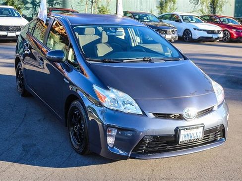 Used 2015 Toyota Prius Two image 3