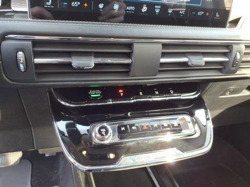 Used 2024 Lincoln Corsair Reserve w/ Equipment Group 201A image 17