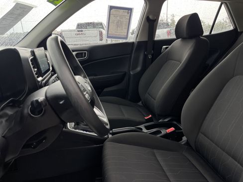 Used 2021 Hyundai Venue SE image 15