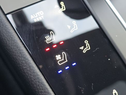 New 2026 Porsche Macan Turbo image 23