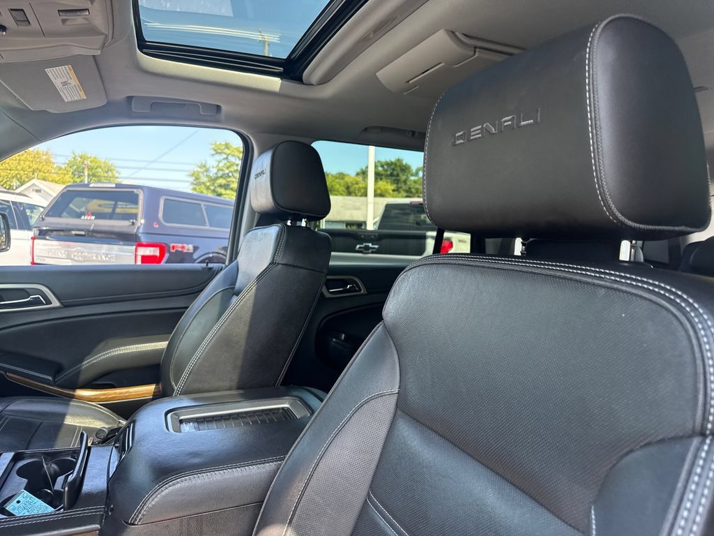 Used 2020 GMC Yukon Denali w/ Denali Ultimate Package AWD/4WD image 32