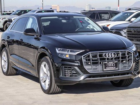 Used 2022 Audi Q8 Premium Plus image 3