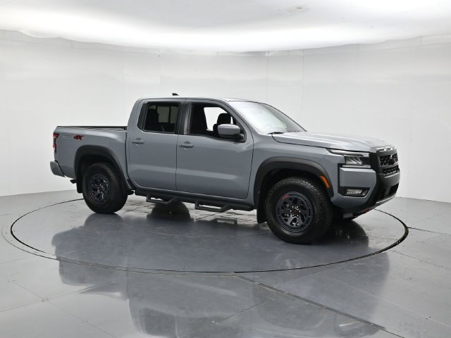 Used 2025 Nissan Frontier PRO-4X AWD/4WD image 3
