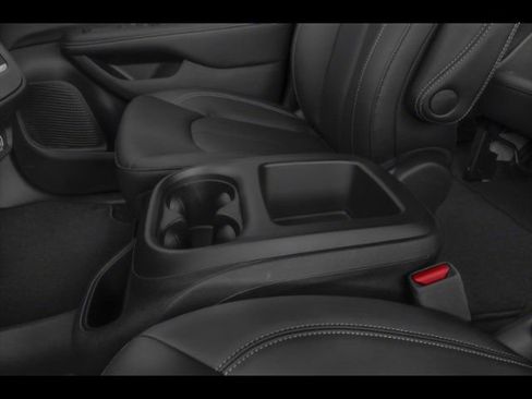 New 2026 Chrysler Pacifica Select w/ S Appearance Package image 15