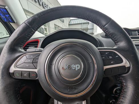 Used 2016 Jeep Renegade Trailhawk image 19