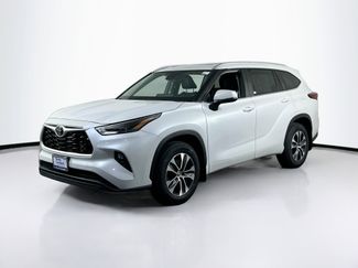Used 2023 Toyota Highlander XLE video 1