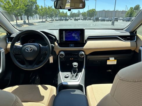 Certified 2025 Toyota RAV4 LE AWD/4WD image 29
