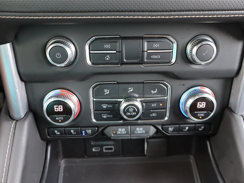 Used 2021 GMC Yukon XL SLT w/ SLT Premium Package AWD/4WD image 31