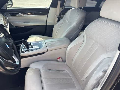 Used 2017 BMW 740i RWD image 11