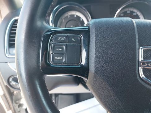 Used 2019 Dodge Grand Caravan SXT FWD image 14