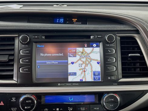 Used 2019 Toyota Highlander XLE image 19