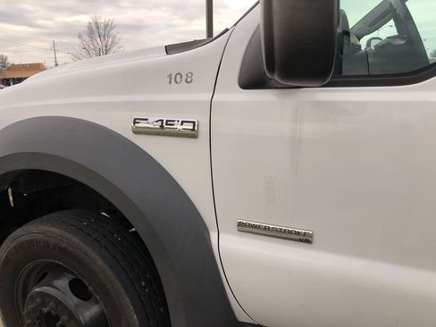 Used 2005 Ford F450 2WD Regular Cab Super Duty image 10