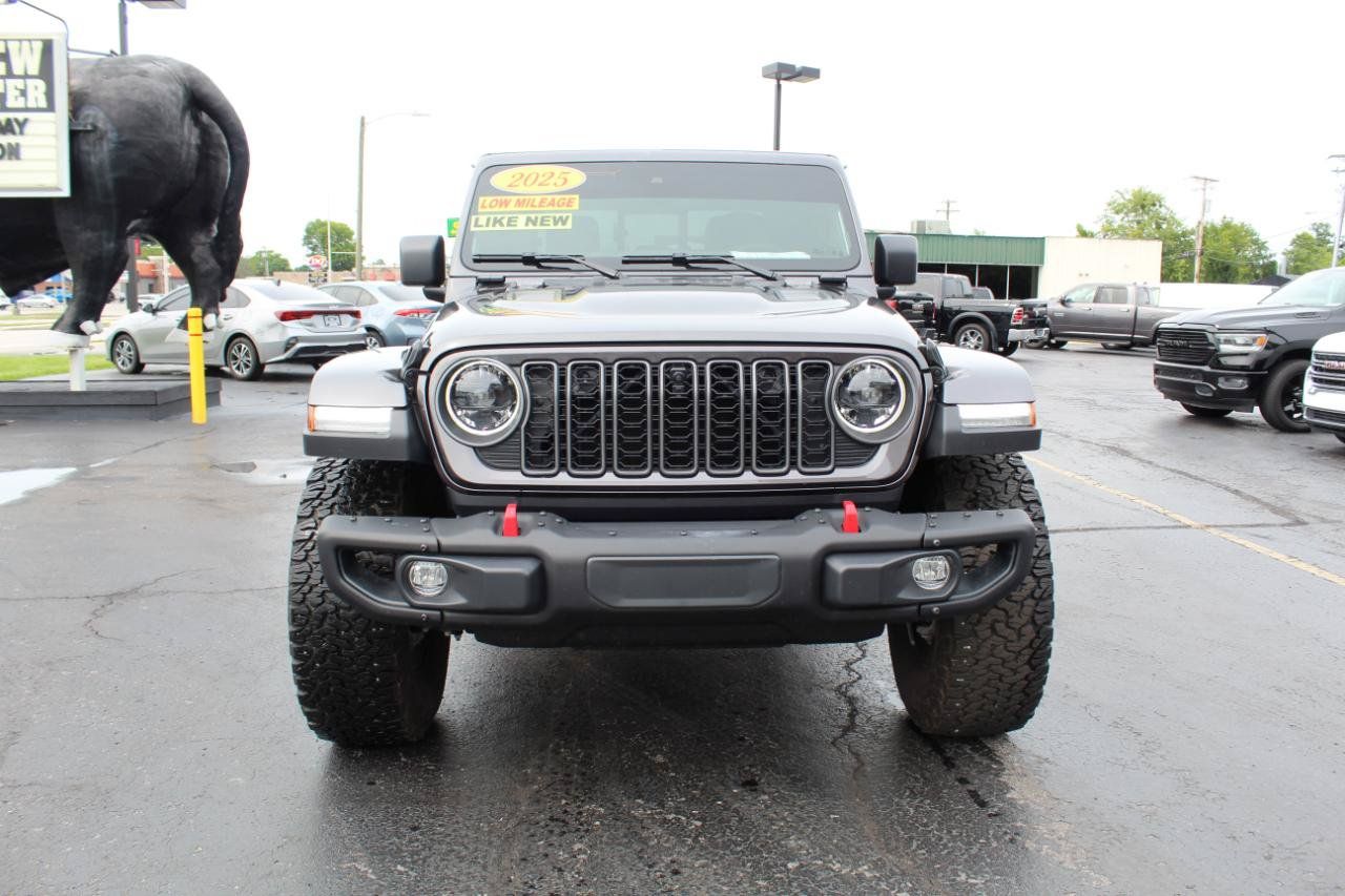 Used 2025 Jeep Gladiator Rubicon AWD/4WD image 2