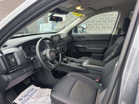 Used 2024 Nissan Pathfinder S AWD/4WD image 15