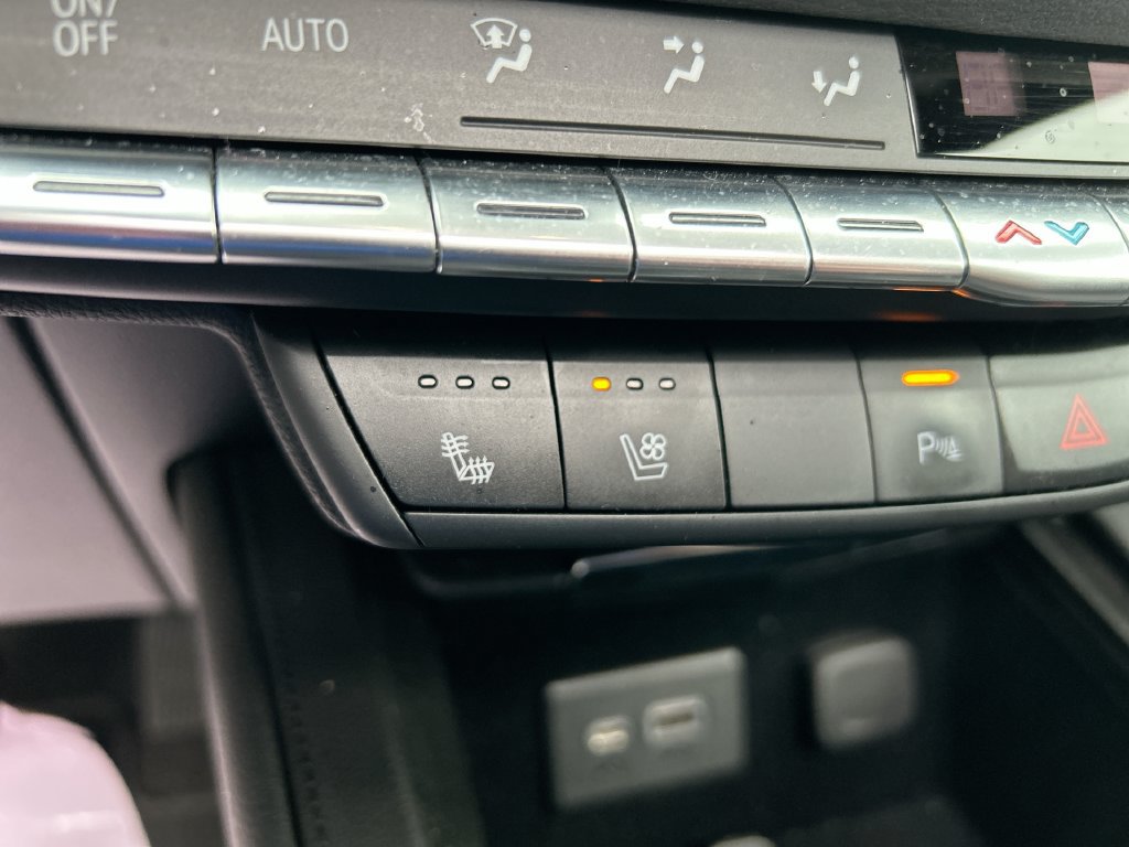 Used 2019 Cadillac XT4 Premium Luxury AWD/4WD image 30